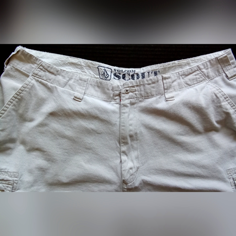 Volcom Cargo Shorts - Picture 2 of 7
